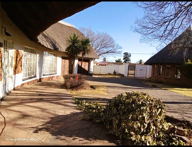 4 BEDROOM HOUSE FOR SALE IN JAMESON PARK